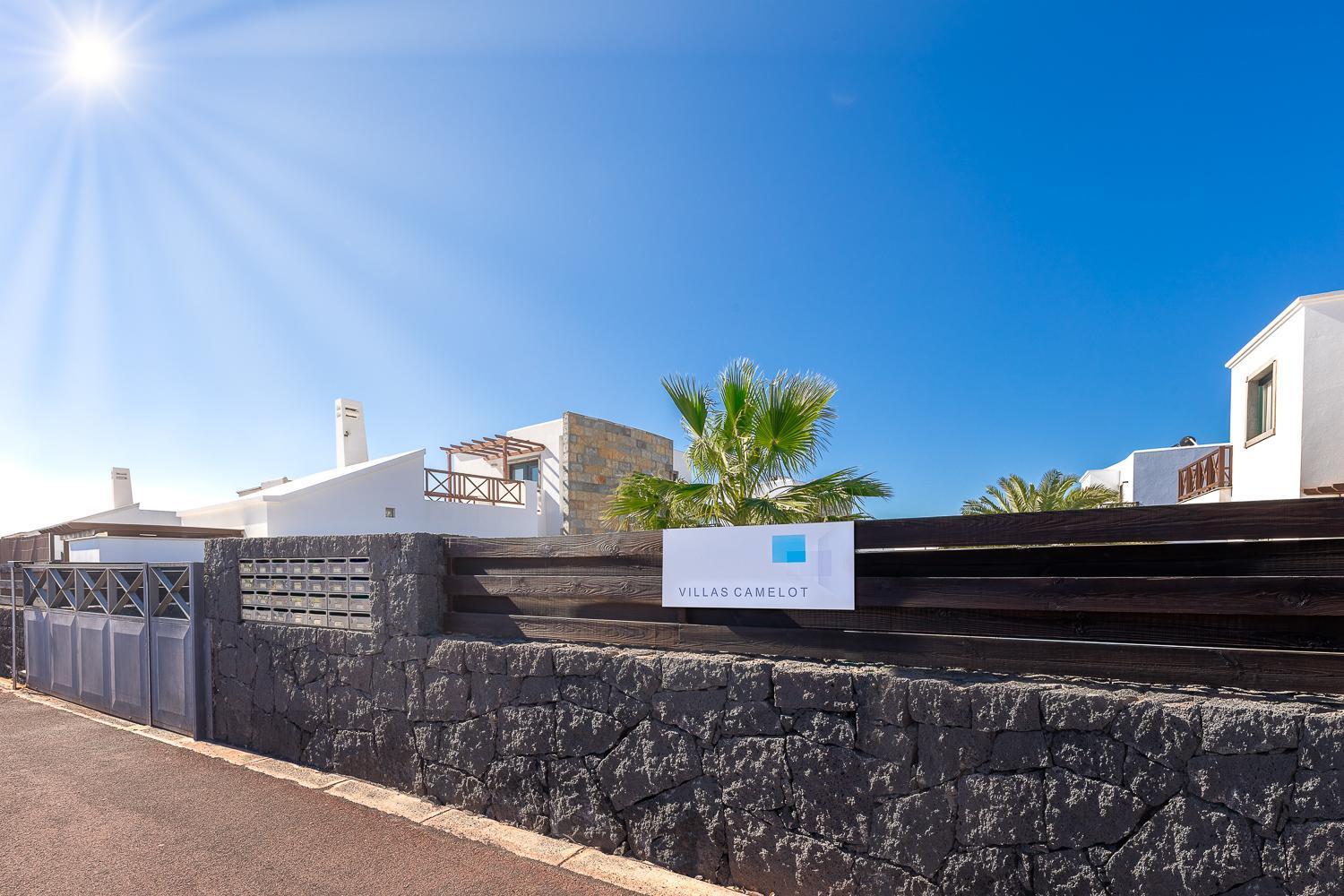 Camelot Holiday Homes By Livvo Playa Blanca  Exteriör bild